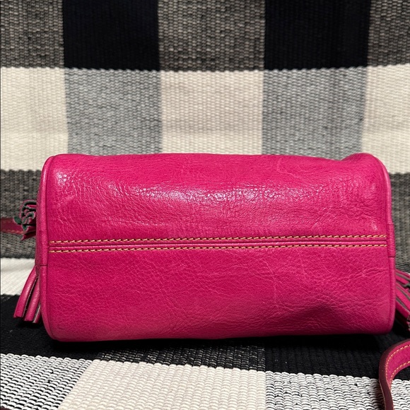 Dooney & Bourke great shape mini Florentine hot pink smooth pebbled leather bag - Picture 9 of 14